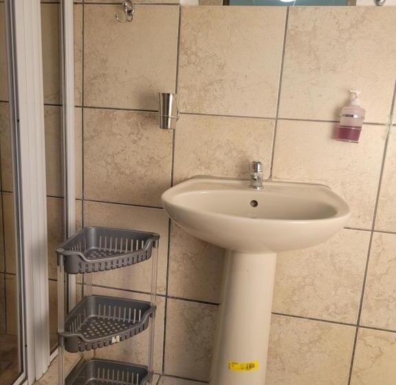 196 On Victoria Bed & Breakfast