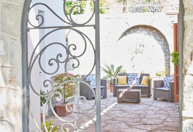 تختخواب و صبحانه Villa La Gitana