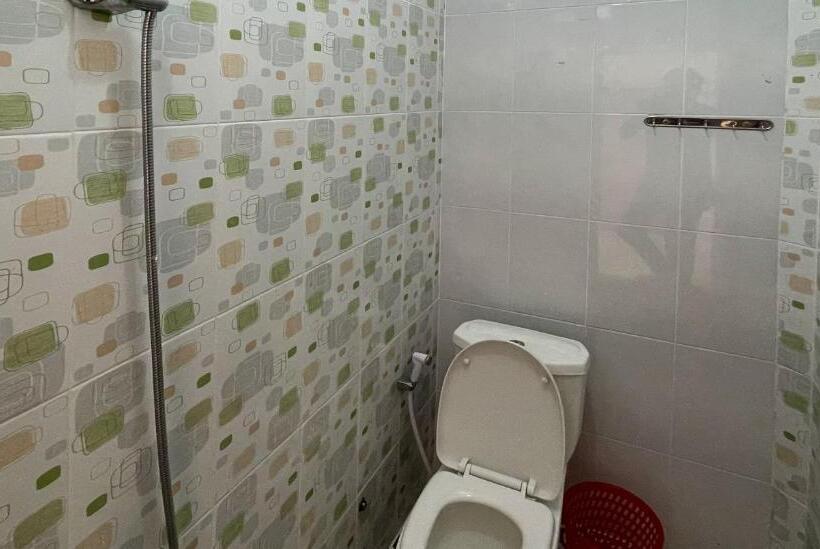 فندق Valencia Homestay Redpartner