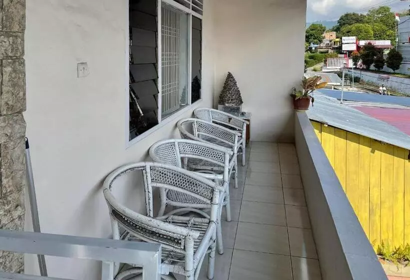 Hotelli Valencia Homestay Redpartner