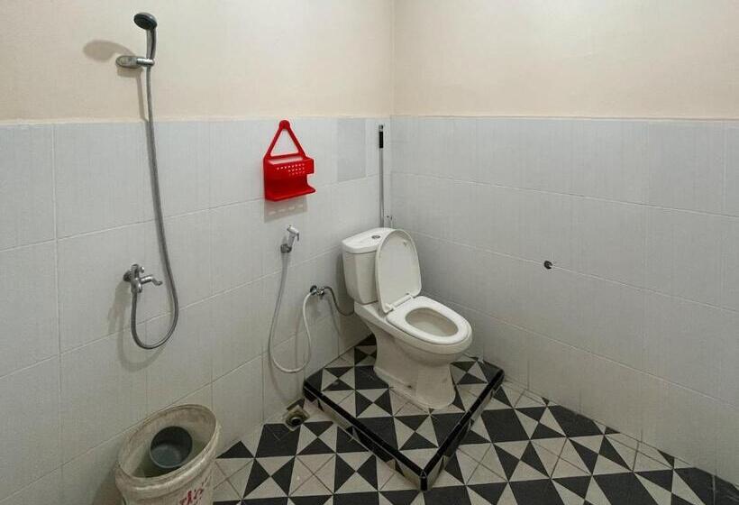 فندق Valencia Homestay Redpartner