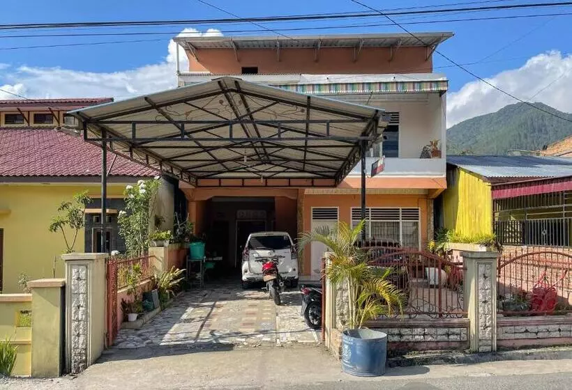 Hotelli Valencia Homestay Redpartner