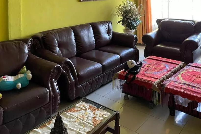 Hotelli Valencia Homestay Redpartner