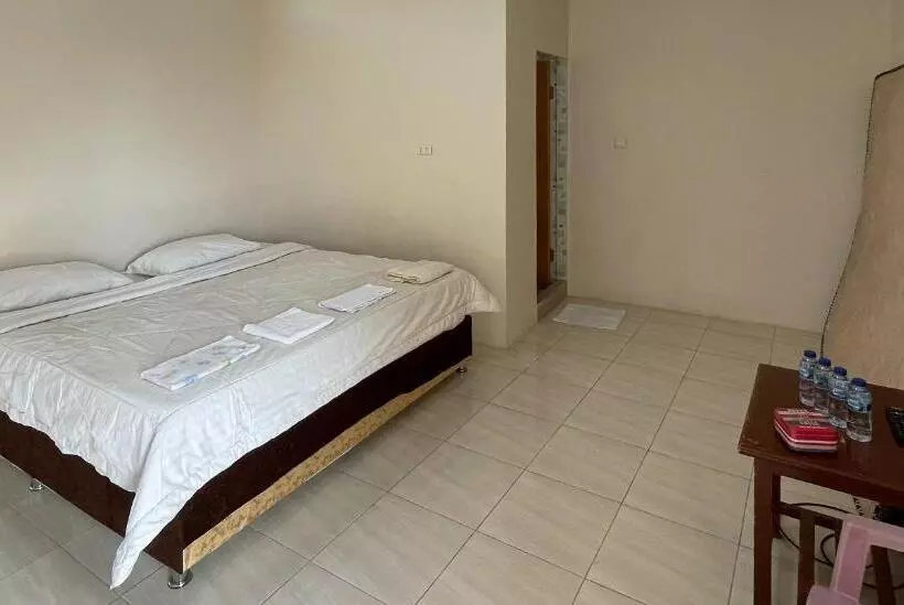 Hotelli Valencia Homestay Redpartner