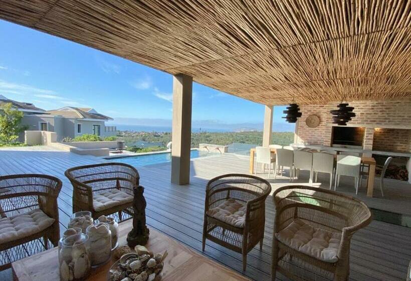 Пансион Zachtours House In Plett