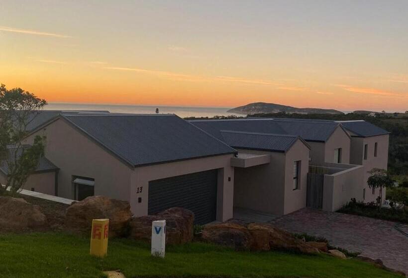 Пансион Zachtours House In Plett