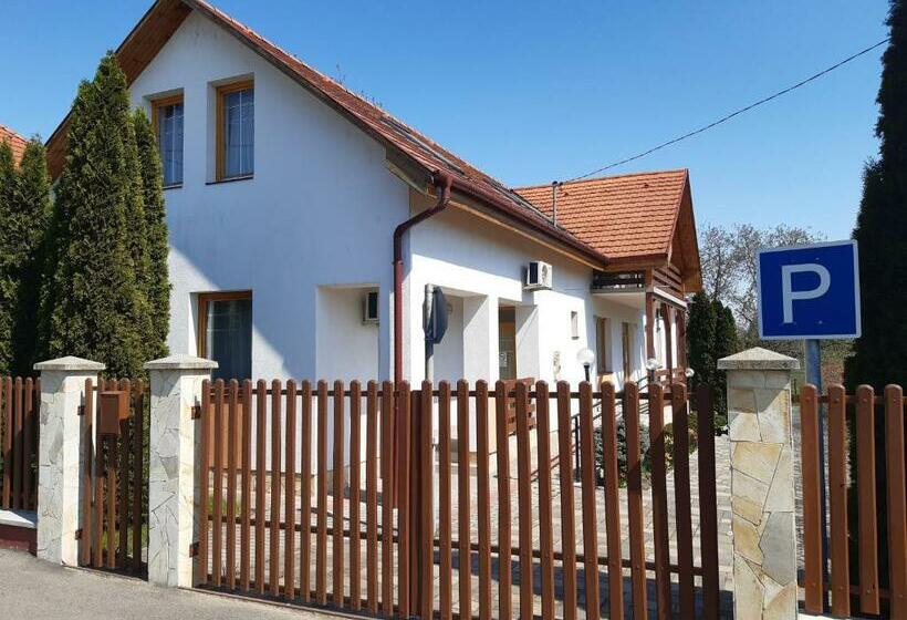 Pensjonat üveghíd Vendégház