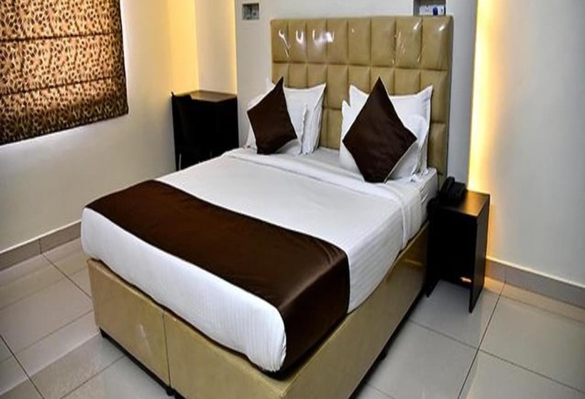 בית מלון כפרי Fab Eminent Suites