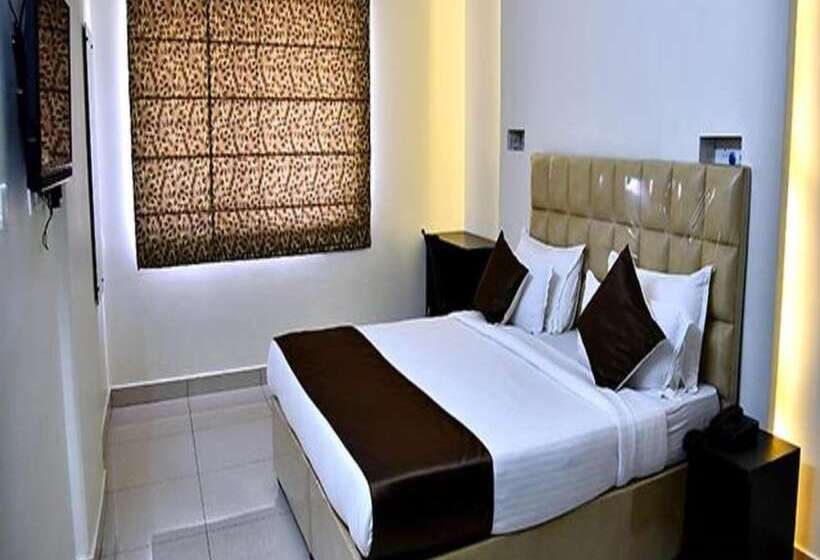 בית מלון כפרי Fab Eminent Suites