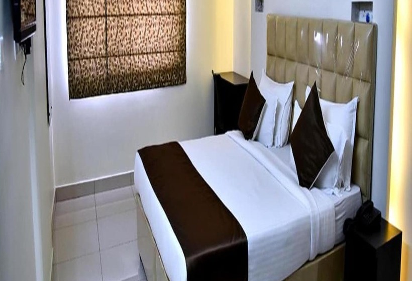 בית מלון כפרי Fab Eminent Suites