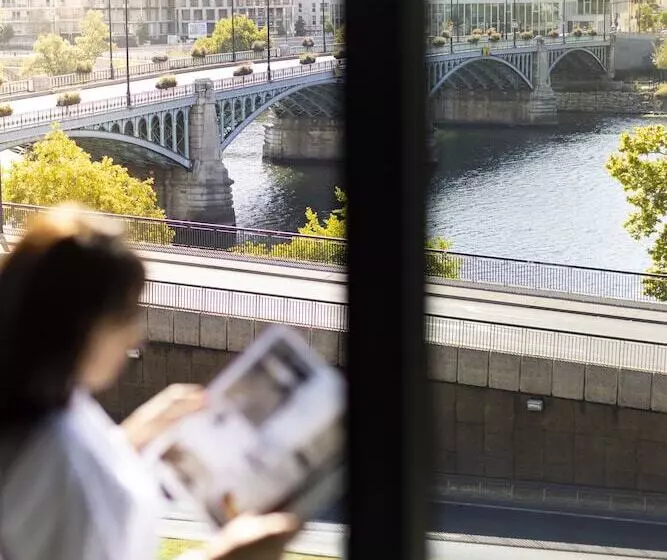 ホテル Howard Sur Seine  Asnieres Paris La Defense