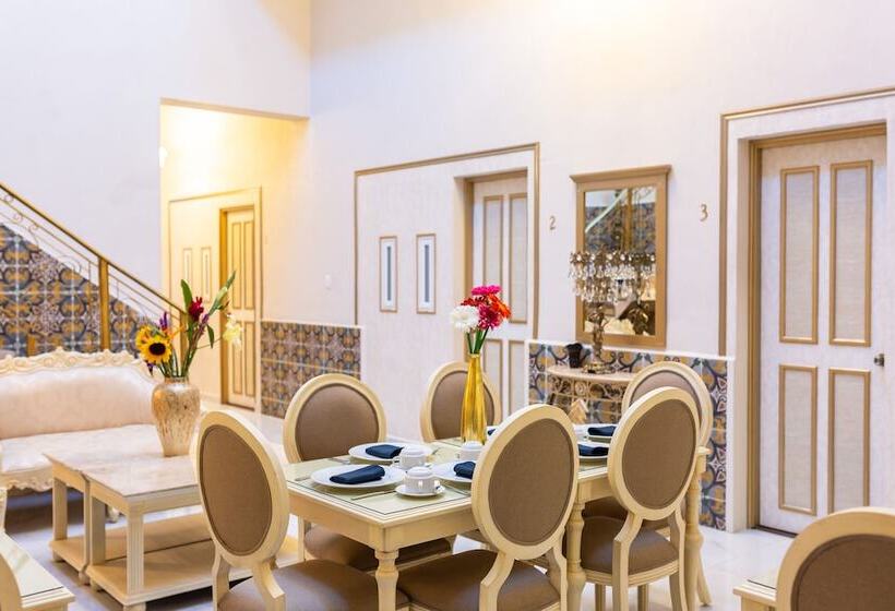 پانسیون Petit Hostel