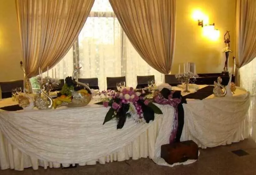 Отель Helin Aeroport Craiova