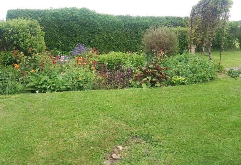 ホテル Lily Hill Farm