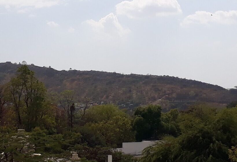 בית מלון כפרי Padmini Palace