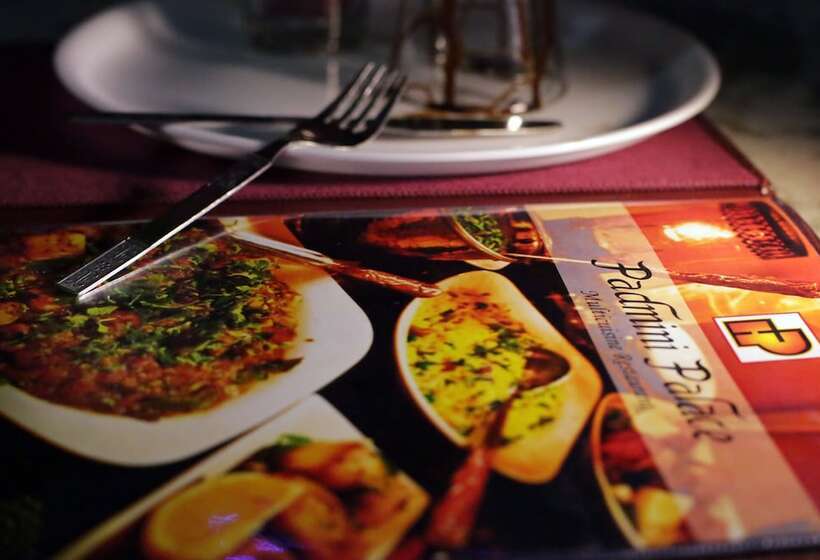 בית מלון כפרי Padmini Palace