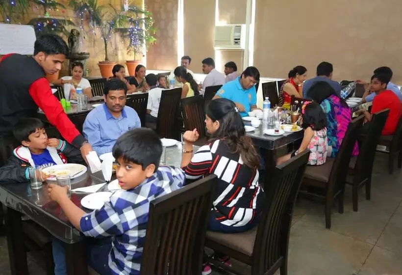 Отель Padmini Palace