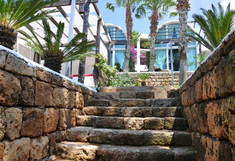 هتل Pangea Beach Resort