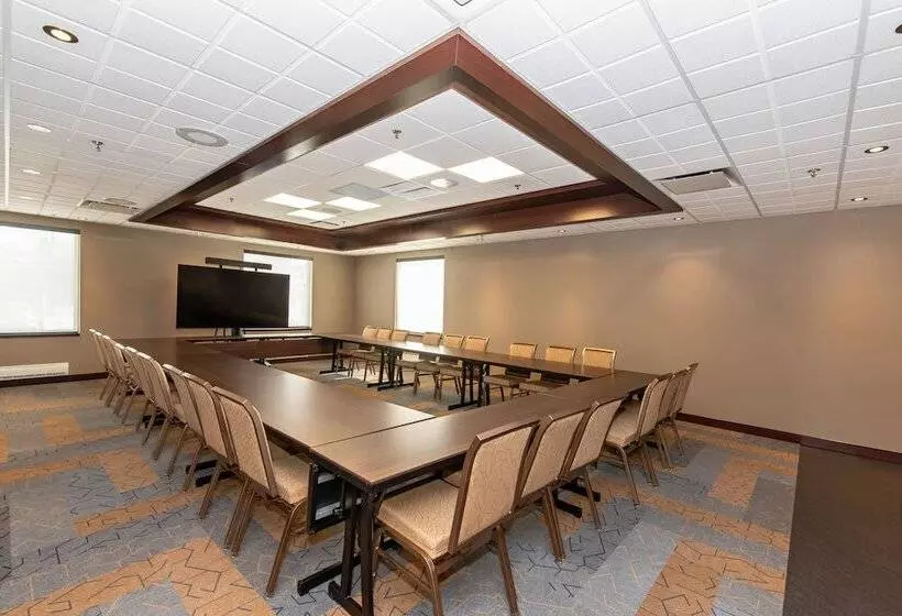 בית מלון כפרי Quality Inn & Suites