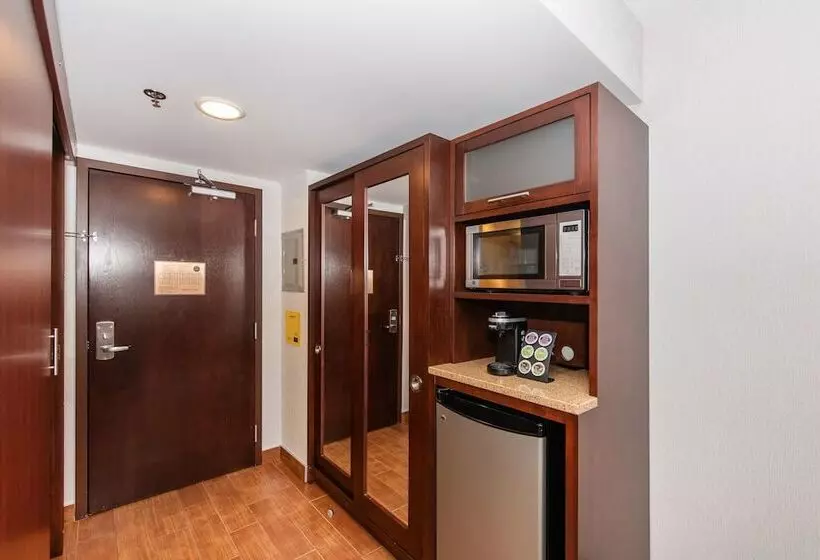 בית מלון כפרי Quality Inn & Suites