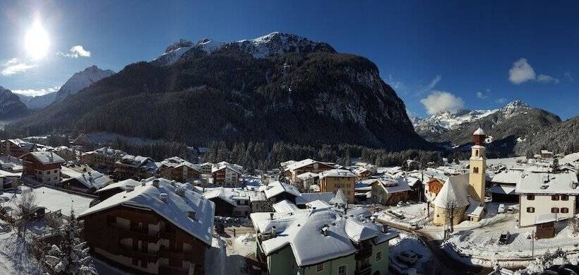 فندق ريفى Cesa Tyrol