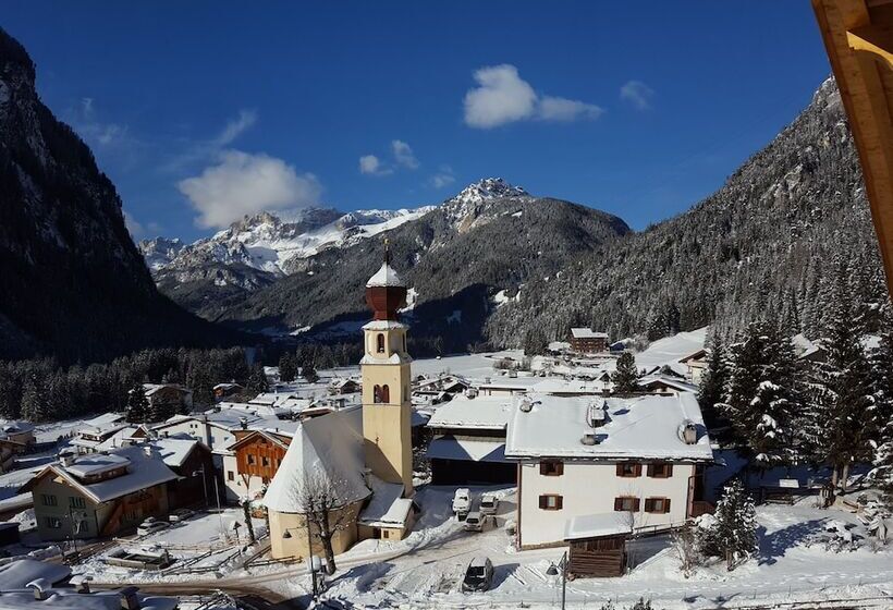 فندق ريفى Cesa Tyrol