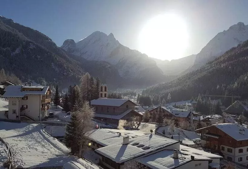 فندق ريفى Cesa Tyrol