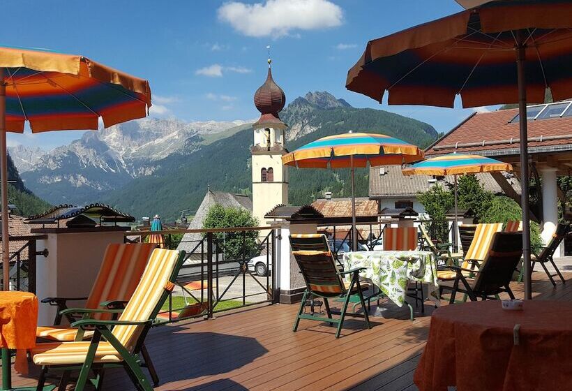 فندق ريفى Cesa Tyrol