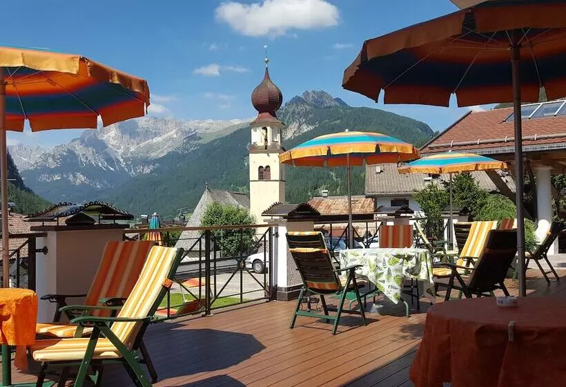 فندق ريفى Cesa Tyrol