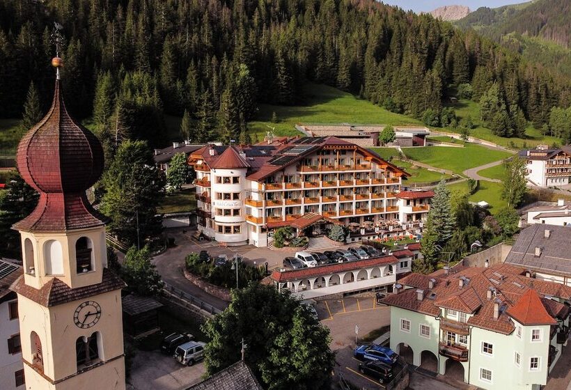 فندق ريفى Cesa Tyrol