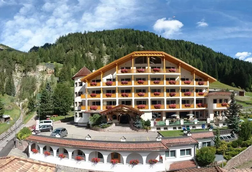 فندق ريفى Cesa Tyrol