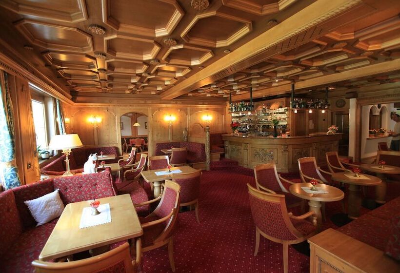 فندق ريفى Cesa Tyrol