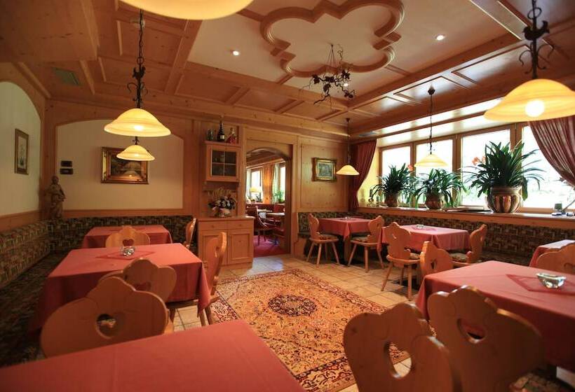 فندق ريفى Cesa Tyrol