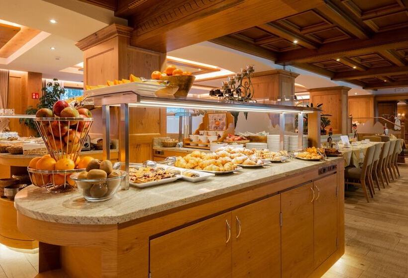 فندق ريفى Cesa Tyrol