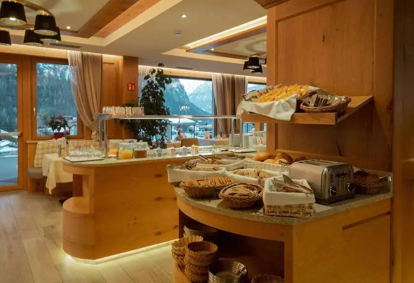 فندق ريفى Cesa Tyrol