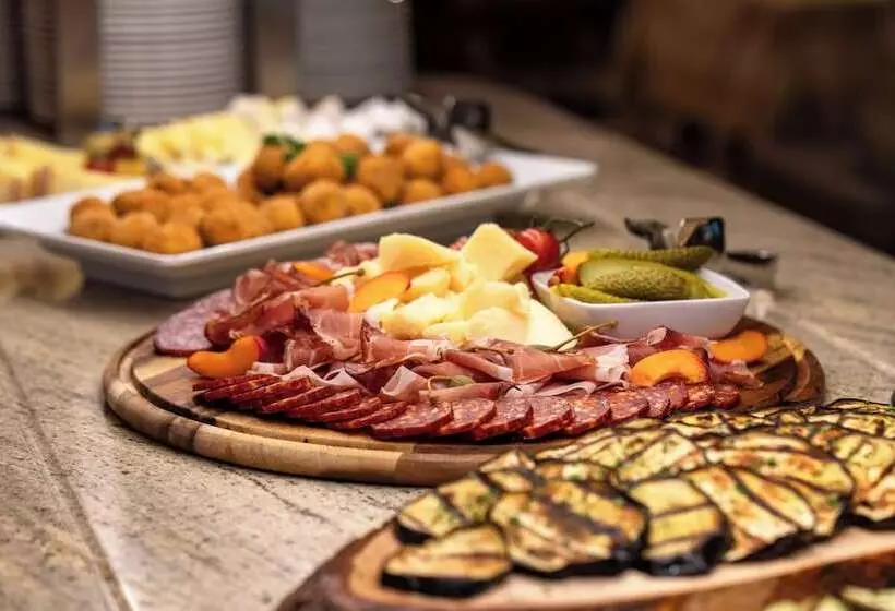 فندق ريفى Cesa Tyrol