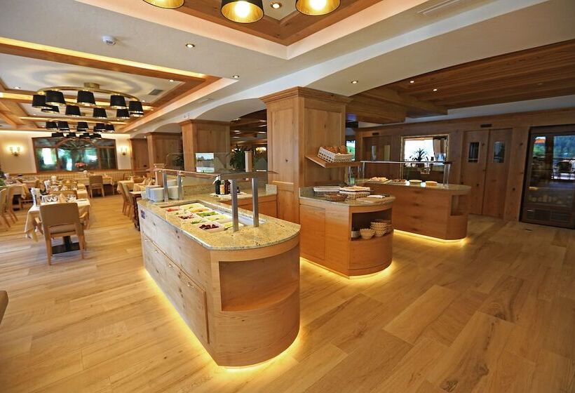 فندق ريفى Cesa Tyrol