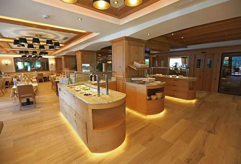 فندق ريفى Cesa Tyrol