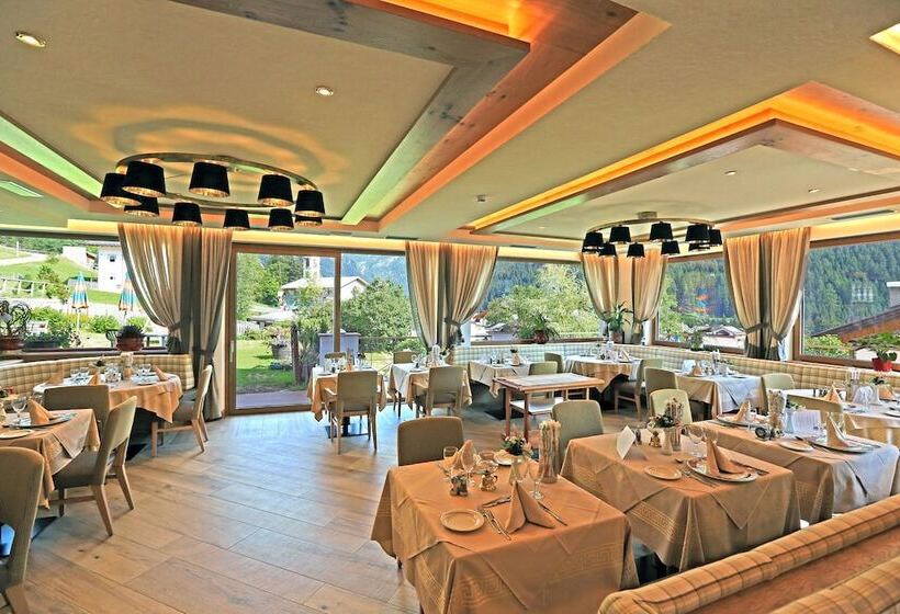 فندق ريفى Cesa Tyrol