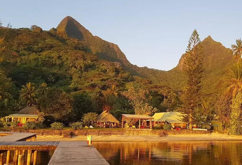 Linareva Moorea Beach Resort