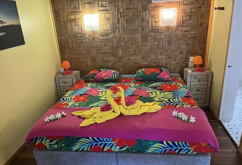 Linareva Moorea Beach Resort