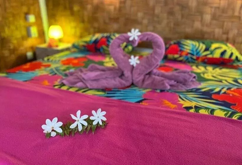 Linareva Moorea Beach Resort