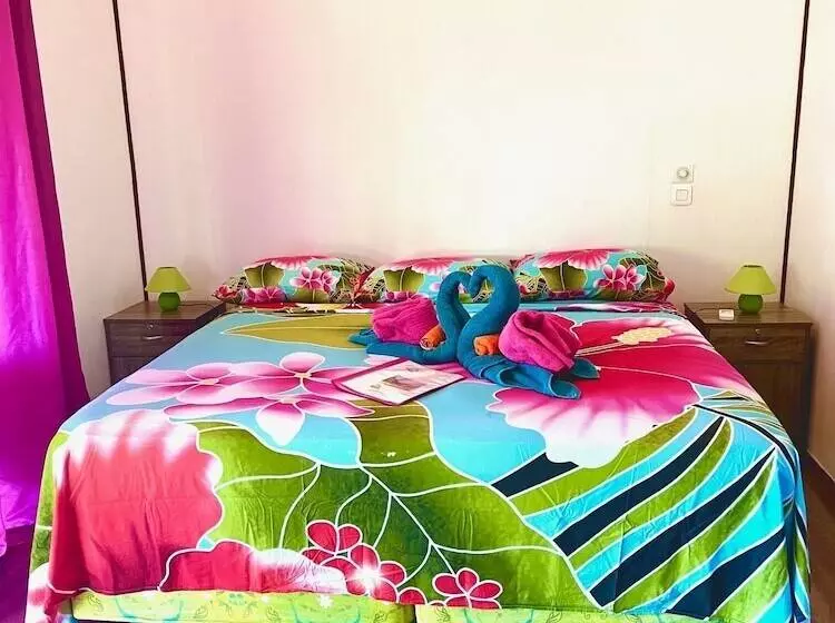 Linareva Moorea Beach Resort