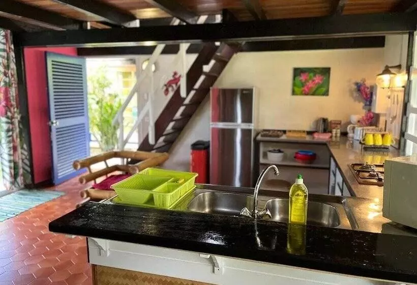 Linareva Moorea Beach Resort