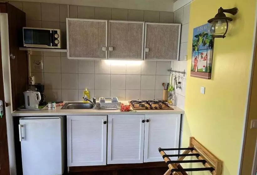 Linareva Moorea Beach Resort