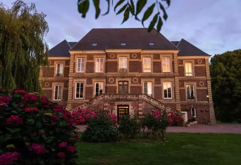 Aamiaismajoitus (B&B) Le Petit Château De Conteville