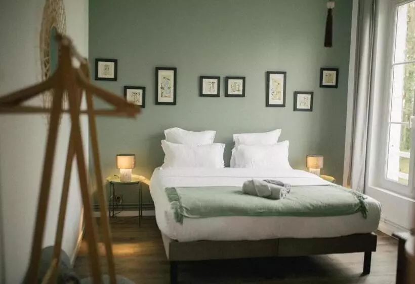 Aamiaismajoitus (B&B) Le Petit Château De Conteville