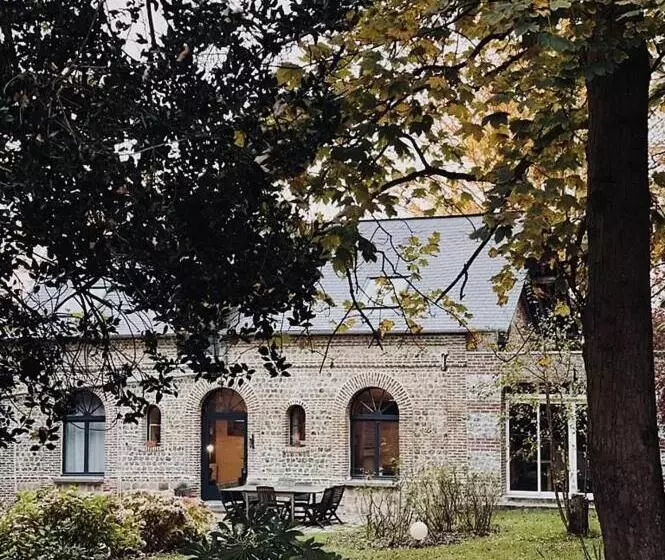 Aamiaismajoitus (B&B) Le Petit Château De Conteville