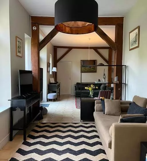 Aamiaismajoitus (B&B) Le Petit Château De Conteville