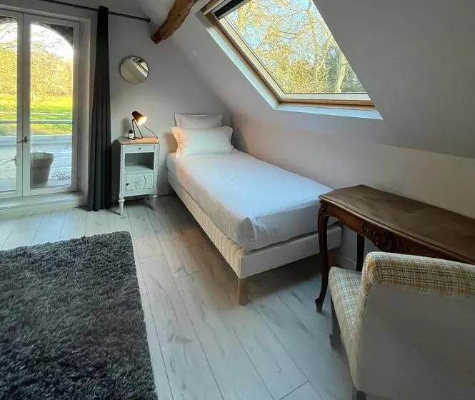 Aamiaismajoitus (B&B) Le Petit Château De Conteville